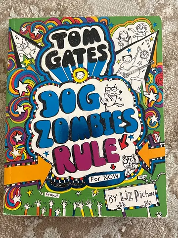 Tom Gates: Dogzombies Rule by Liz Pichon (Children's paperback)