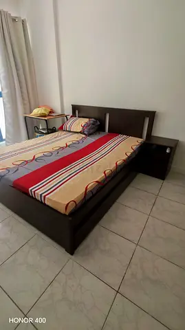 Double bed queen size