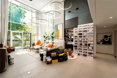 Vacant | Large Garden | Designer Furniture