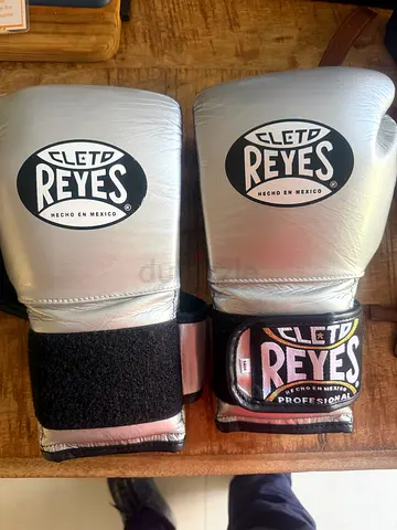 Clerk Reyes 14 ounce boxing gloves