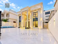 Villa for sale – 3 floors – 6,200 sq. ft. – A/C fees included – Freehold