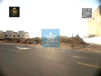 فرصة استثمارية نادرة! صف يضم 3 قطع أراضي مخصصة لفلل سكنية في منطقة العامرة، عجمان (بالقرب من مدينة الإمارات).