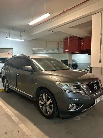 Nissan Pathfinder SL 2018 GCC Specs in Excellent Condition . Family used