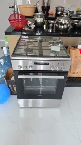 Siemens Brand New Cooker Gas Hobs & Electric Oven Never Used with Original Warranty receipt Availabl