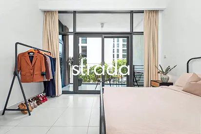 Park Point | Well Maintained | Near To Mall