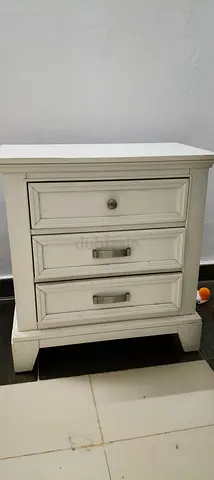White Wooden 3-Drawer Nightstand / Bedside Table