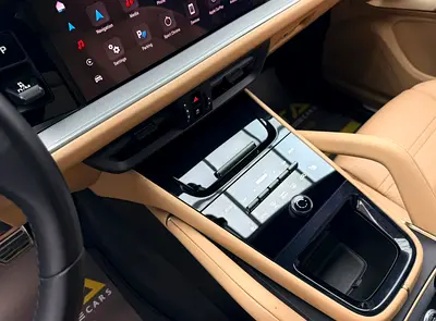 صورة مصغرة 16 لـ 2025 Porsche CAYENNE