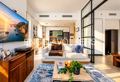 Exclusive | Fully Furnished | Corner