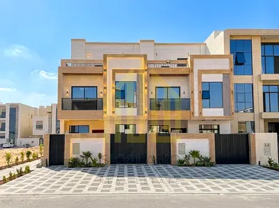 Villa for sale – A/C fees included – 3 floors – Freehold