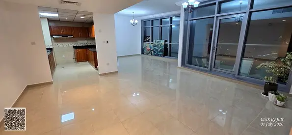 شقة واسعة للبيع (غرفتي نوم وصالة) في "كورنيش ريزيدنسز" بإطلالة كاملة على المدينة، مع تكييف مجاني