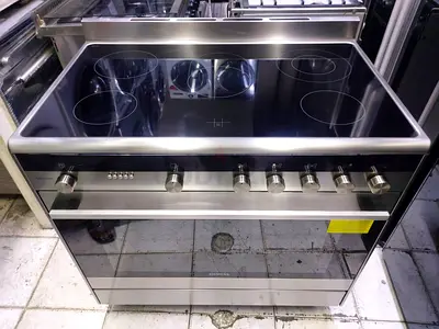 Siemens IQ700 Stainless Steel Electric Ceramic Hob with Oven - Good Condition
