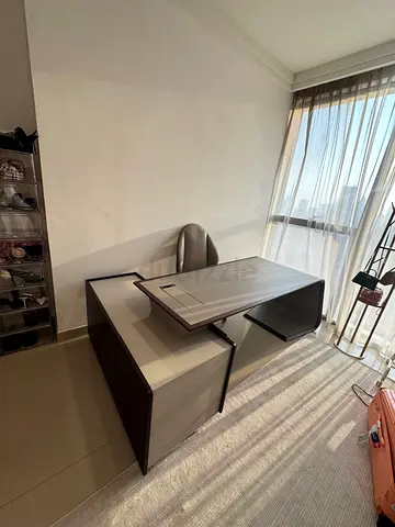Selling luxury Al Huzaifa office table and with chairs like new