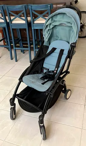 Babyzen Yoyo lightweight travel stroller in blue-green — folds compactly, excellent condition.