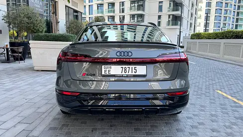 صورة 8 لـ 2024 AUDI Q8