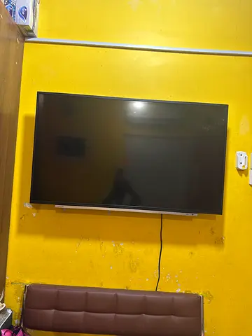43 inch Android smart TV - good working condition