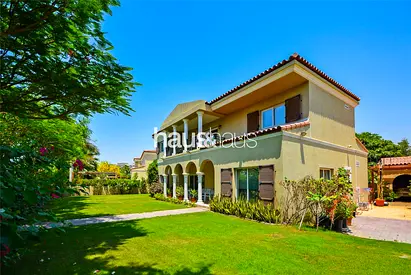 Immaculate Family Villa | Central Park Backing