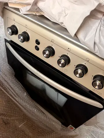 Super General 4 burner freestanding gas cooker/oven