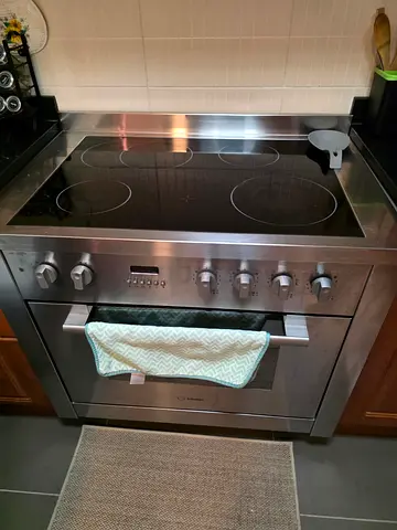 Stainless steel electric ceramic hob with built-in oven - good condition