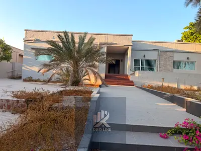 🏡 فيلا للبيع | موقع تجاري مميز على الشارع العام | 11,000 قدم² | الفيحاء – الشارقة ✨