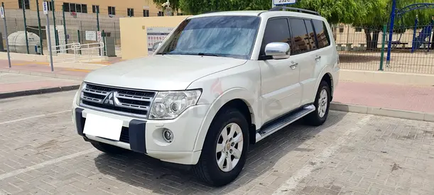 PAJERO 2010 PANORAMIC SUNROOF LOW KM LADY DRIVEN ORIGINAL PAINT LIKE NEW