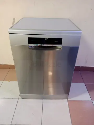 Bosch series 8 three rack dishwasher with wifi model