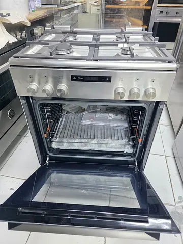 Siemens Brand New Cooker Gas Hobs & Electric Oven Never Used with Original Warranty receipt Availabl