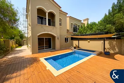 Private Pool | End Plot | Available Now
