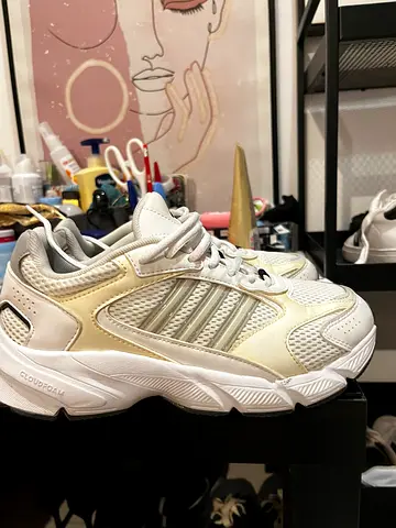 All authentic ,used but looks new