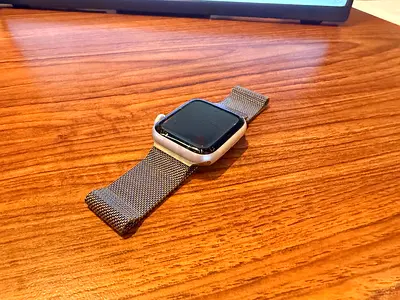Apple Watch SE2 40mm (with Milanese Loop) - Silver Aluminium, with a few scratches