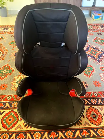 Child Car Booster Seat / Toddler Car Seat (black) - Good Condition