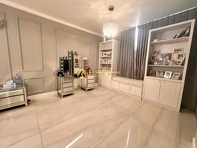 4Br+Maid | Fitted Kitchen | Community View