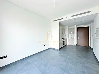 VACANT | POOL VIEW | FLEXIBLE CHEQUES