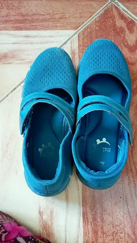 Free school shoe
