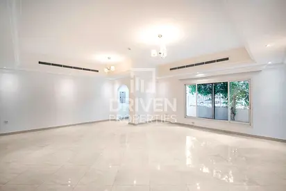 Huge Layout | Payment Option | Ready to Move in