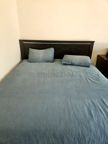 Queen bed with mattress