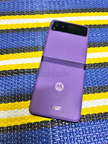 Motorola Razr 2020 (Purple) - Foldable Phone, Good Condition 8GB / 256GB