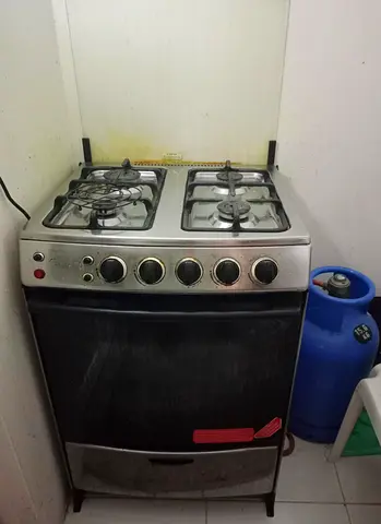 فرن غاز مع اسطوانة الغاز والمنظم - Gas oven with gas cylinder and regulator