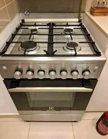 Electrolux freestanding 4-burner gas cooker with oven - good condition