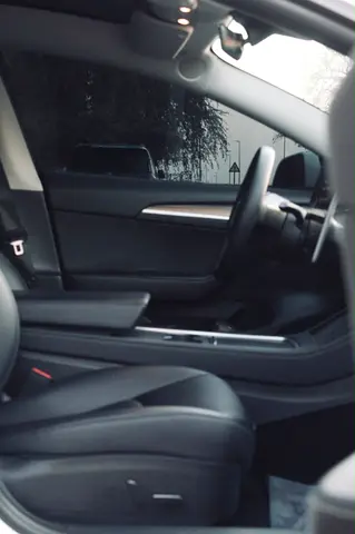 2023 Tesla MODEL 3 — миниатюра 13