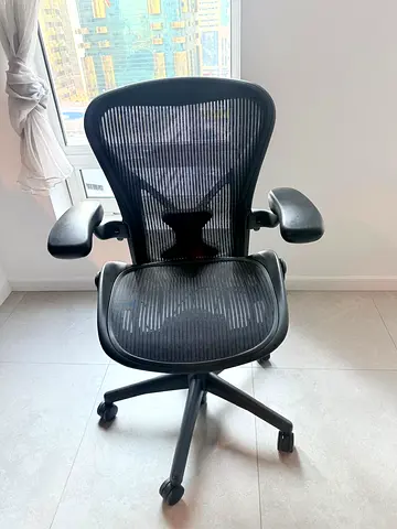 Herman miller Aeron size B fully loaded