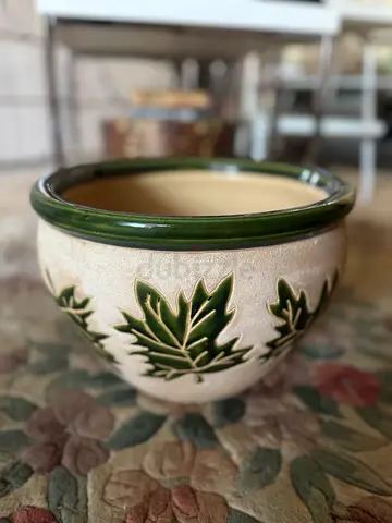 Ceramic Leaf Pattern Plant Pot / Planter