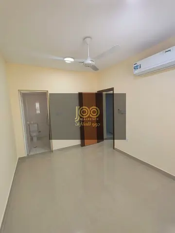 الشقة مناسبة للعائلات الباحثة عن سكن مريح وعملي في منطقة سكنية هادئة