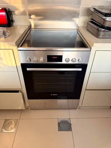 Bosch Latest Model 4Ceramic Hubs Electric Cooker 60x60cm