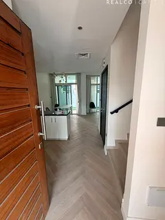 RRM Middle unit |3 bedroom townhouse