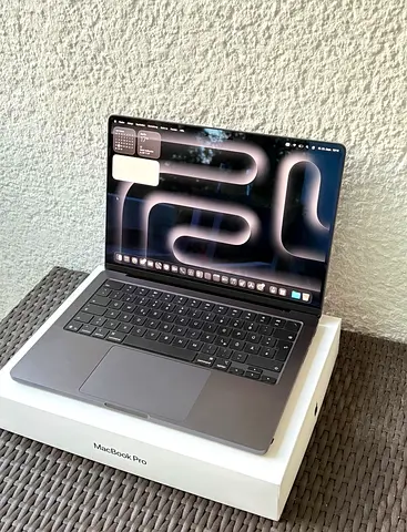 MacBook Pro 14“ Space Black (16GB)