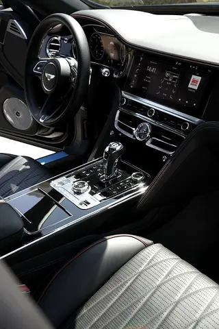 2022 Bentley FLYING SPUR photo 3