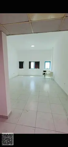 استوديو واسع مع موقف سيارات للإيجار في برج فالكون