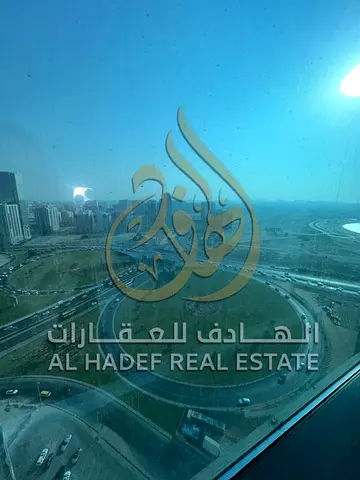 3 غرف وصالة للإيجار السنوي في ممزر التعاون الشارقة، إطلالة على دبي، غرفة خادمة، بلكونتين، 4 حمامات، جيم ومسابح وباركنج مجاني، ومخرج دبي مباشرة