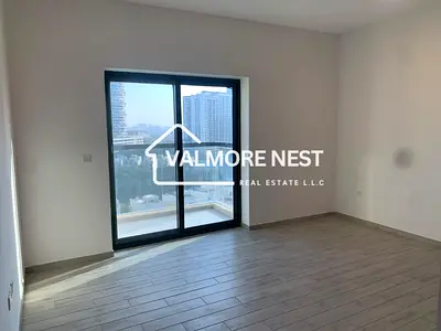 شقة مشرقة بغرفة نوم واحدة | إطلالة على وسط المدينة | شرفة | RMT Residence JVC
