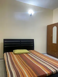 FURNISHED SINGLE ROOM AVAILABLE FOR EXECUTIVE LADY/BACHELOR